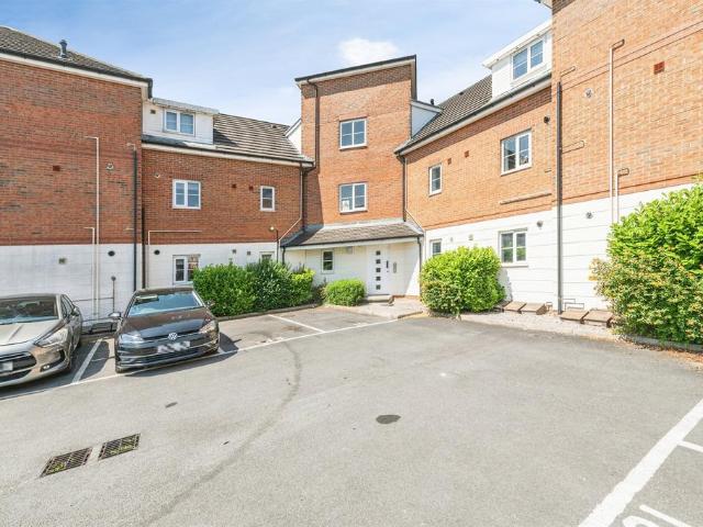 2 bedroom flat for sale