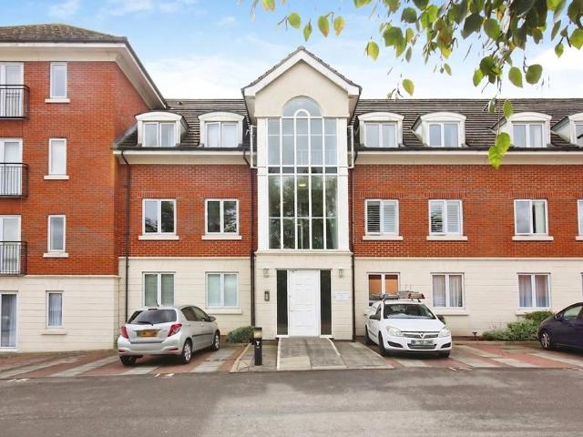 2 bedroom flat for sale