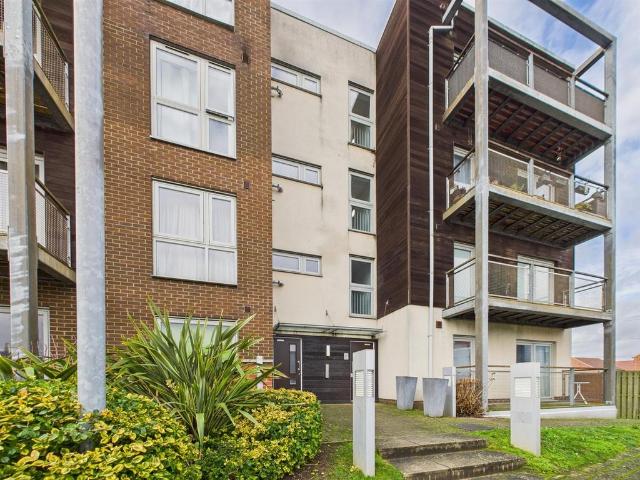2 bedroom flat for sale