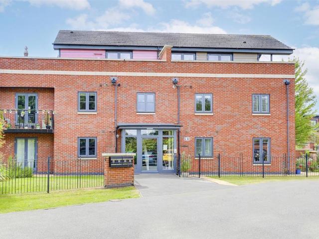 2 bedroom flat for sale
