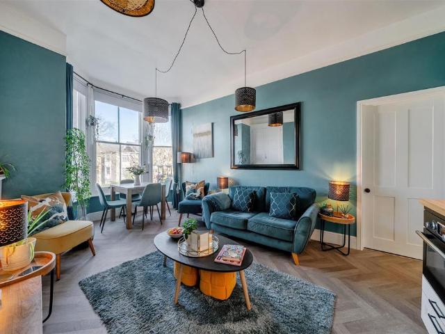 2 bedroom flat for sale