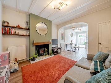 2 bedroom flat for sale