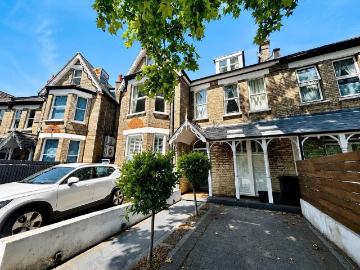 2 bedroom flat for sale