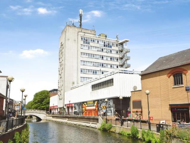 2 bedroom flat for sale