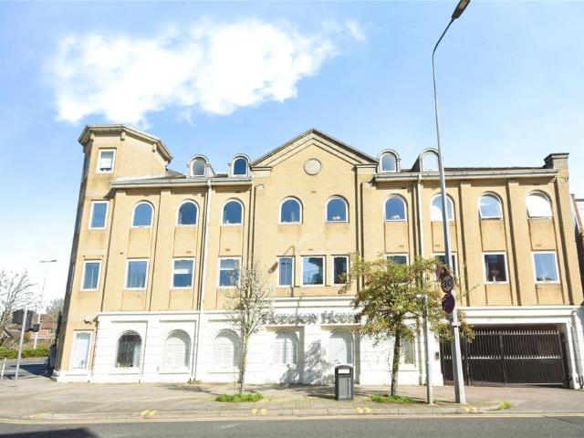 2 bedroom flat for sale