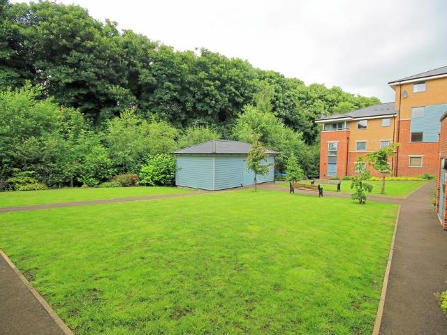 2 bedroom flat for sale
