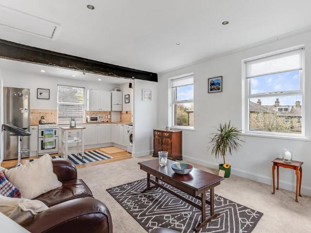 2 bedroom flat for sale