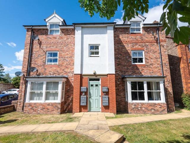 2 bedroom flat for sale