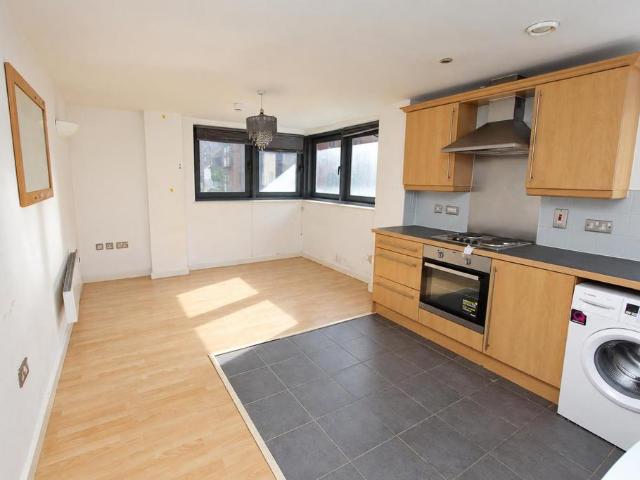 2 bedroom flat for sale