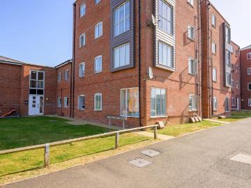 2 bedroom flat for sale
