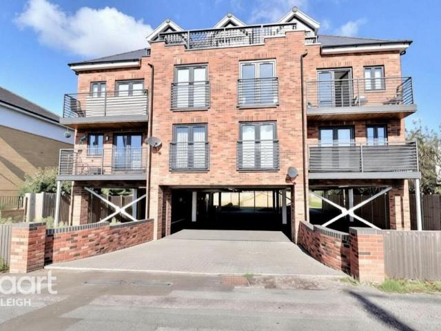 2 bedroom flat for sale