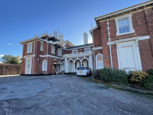 2 bedroom flat for sale