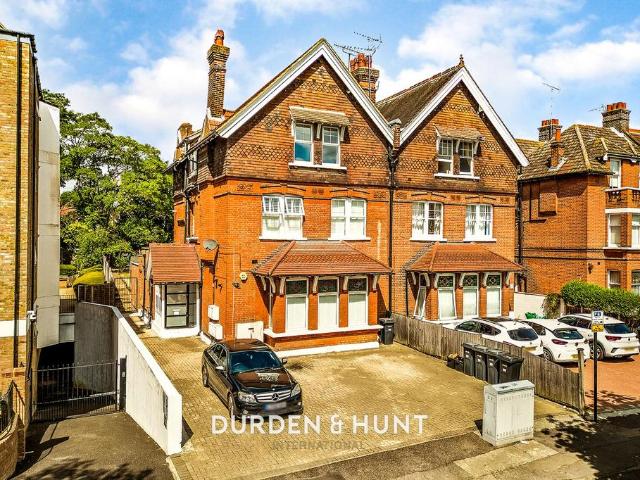 2 bedroom flat for sale