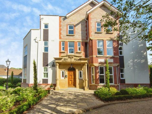 2 bedroom flat for sale