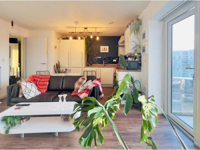 2 bedroom flat for sale