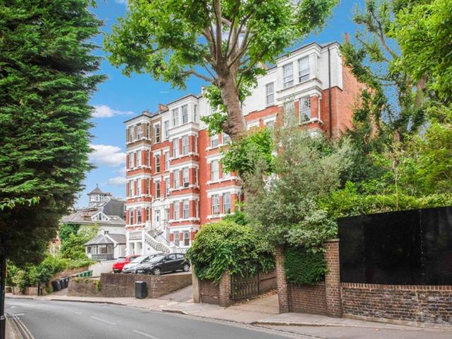 2 bedroom flat for sale