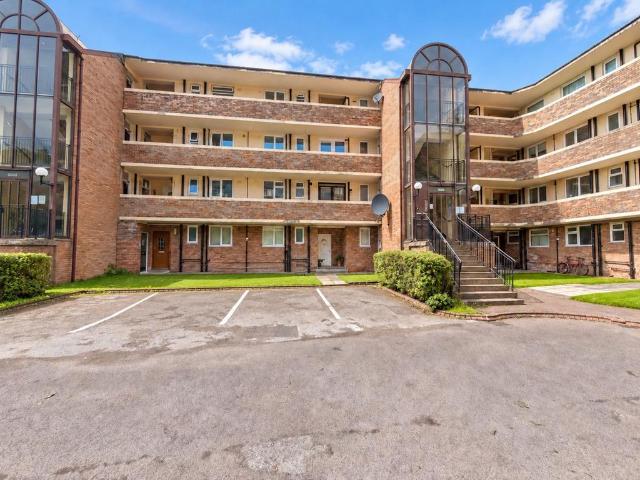 2 bedroom flat for sale