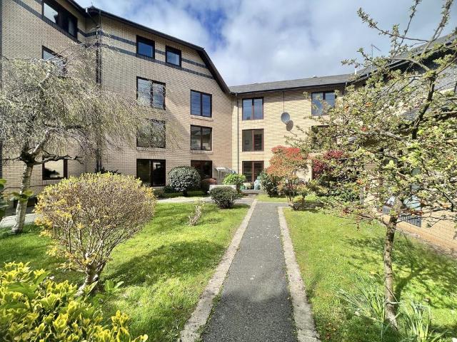 2 bedroom flat for sale