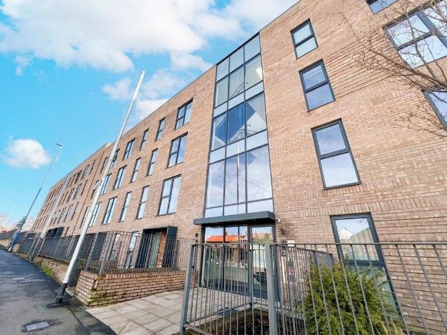 2 bedroom flat for sale