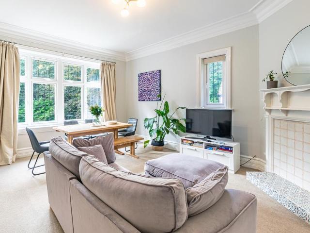 2 bedroom flat for sale