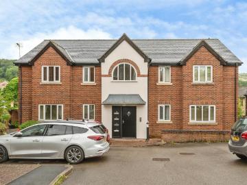 2 bedroom flat for sale