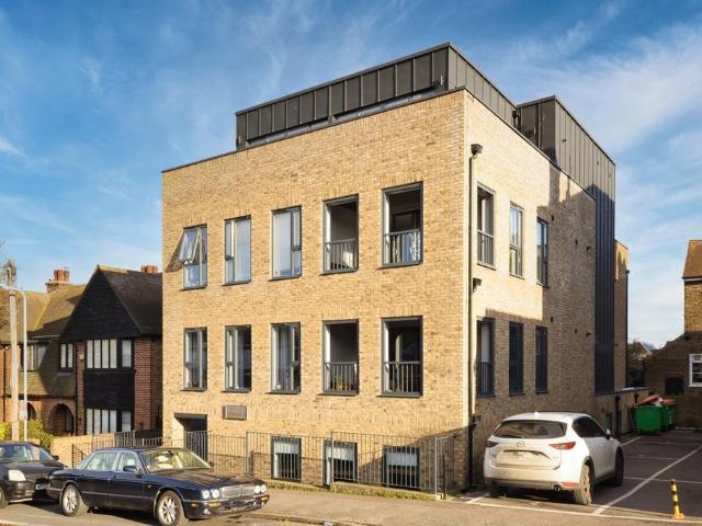 2 bedroom flat for sale