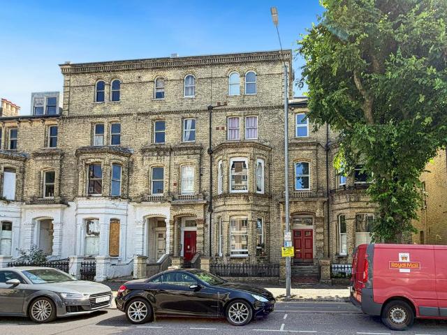 2 bedroom flat for sale