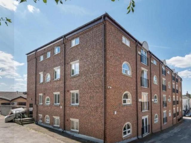 2 bedroom flat for sale