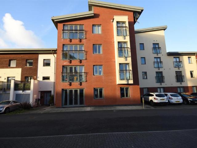 2 bedroom flat for sale