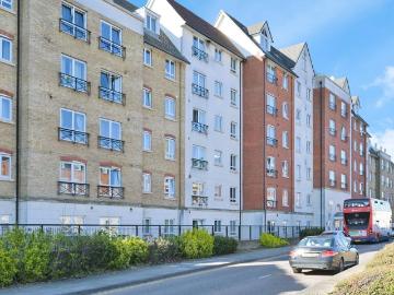 2 bedroom flat for sale
