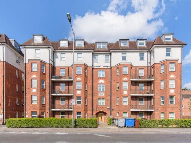 2 bedroom flat for sale