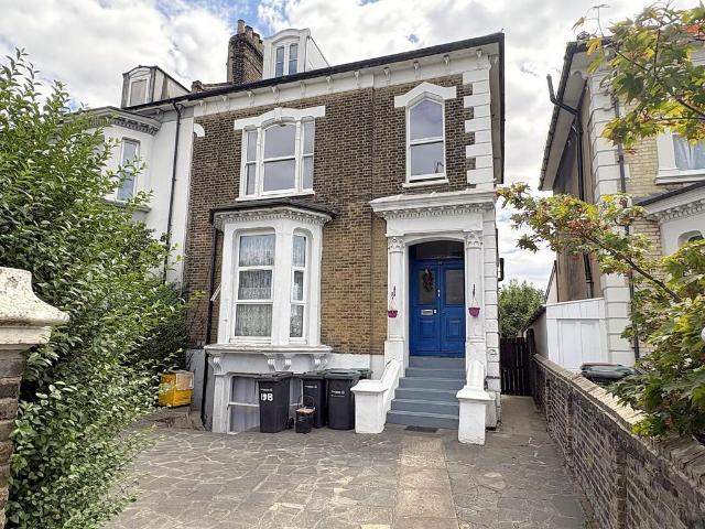 2 bedroom flat for sale