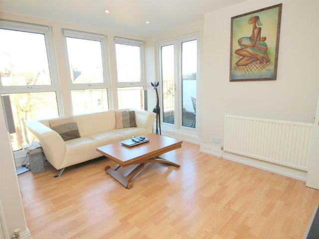 2 bedroom flat for sale