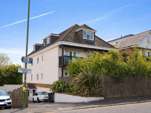 2 bedroom flat for sale