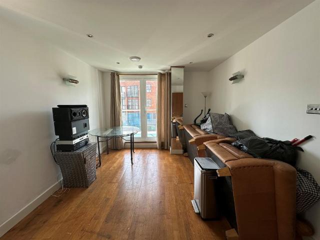 2 bedroom flat for sale