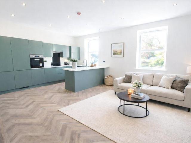 2 bedroom flat for sale