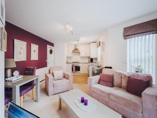 2 bedroom flat for sale
