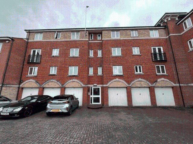 2 bedroom flat for sale