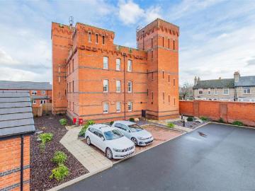 2 bedroom flat for sale