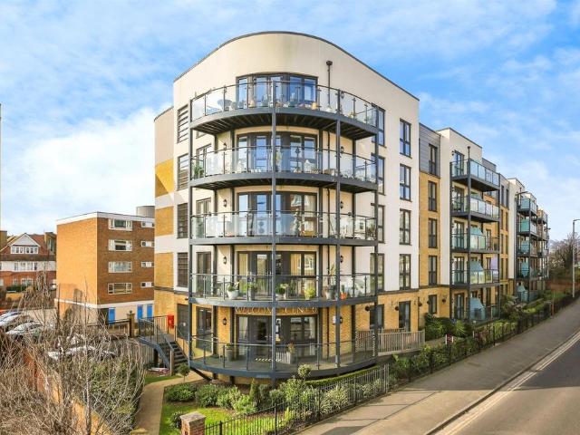 2 bedroom flat for sale