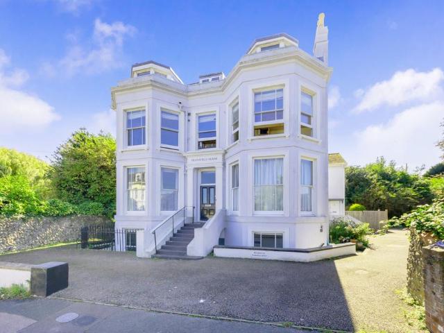 2 bedroom flat for sale