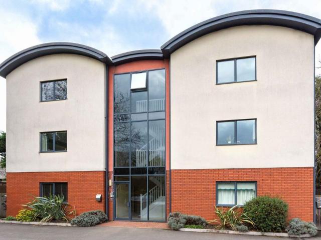 2 bedroom flat for sale