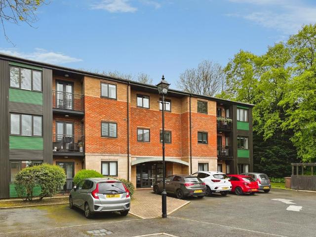 2 bedroom flat for sale