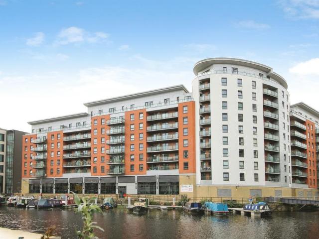 2 bedroom flat for sale