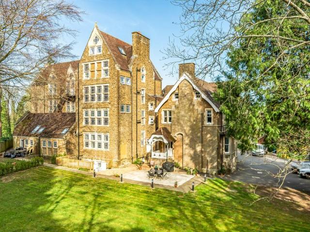 2 bedroom flat for sale