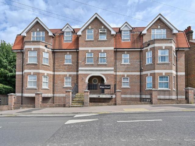 2 bedroom flat for sale