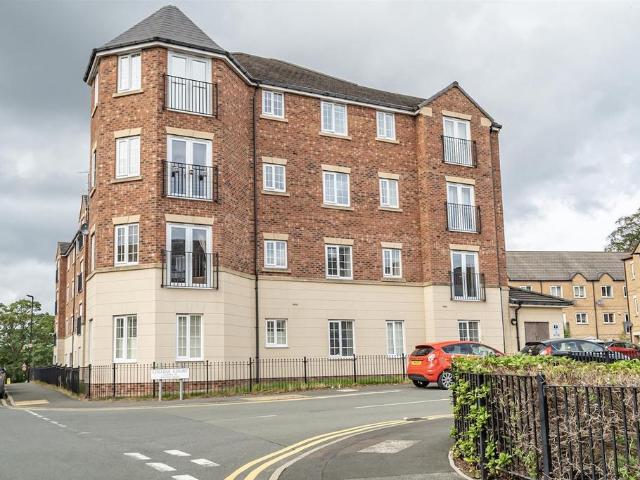 2 bedroom flat for sale