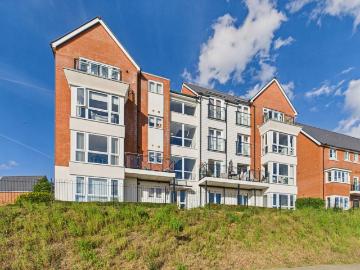 2 bedroom flat for sale