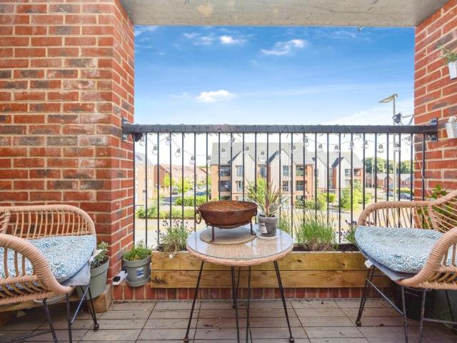 2 bedroom flat for sale