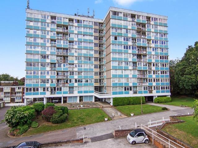 2 bedroom flat for sale